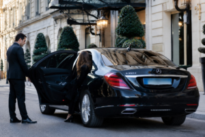 Read more about the article 8 Passenger Taxi Amsterdam: Ultimate Group Travel Guide
