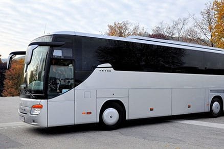 Busverhuur Den Haag met een moderne touringcar voor groepsvervoer