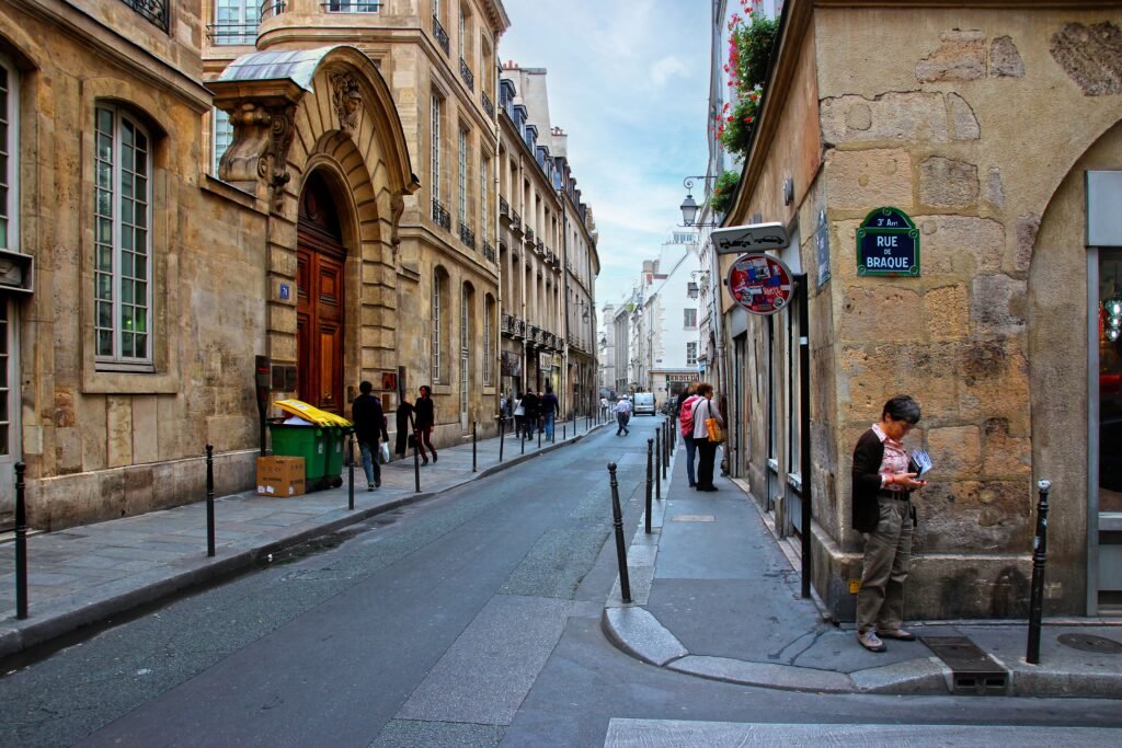 Passeios a pé em Paris para agências de viagens com transporte privado com motorista e visita aos principais monumentos da cidade.