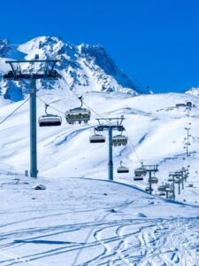 Read more about the article Alquiler de coche para Les Deux Alpes: guía práctica para traslados al aeropuerto y viajes de invierno